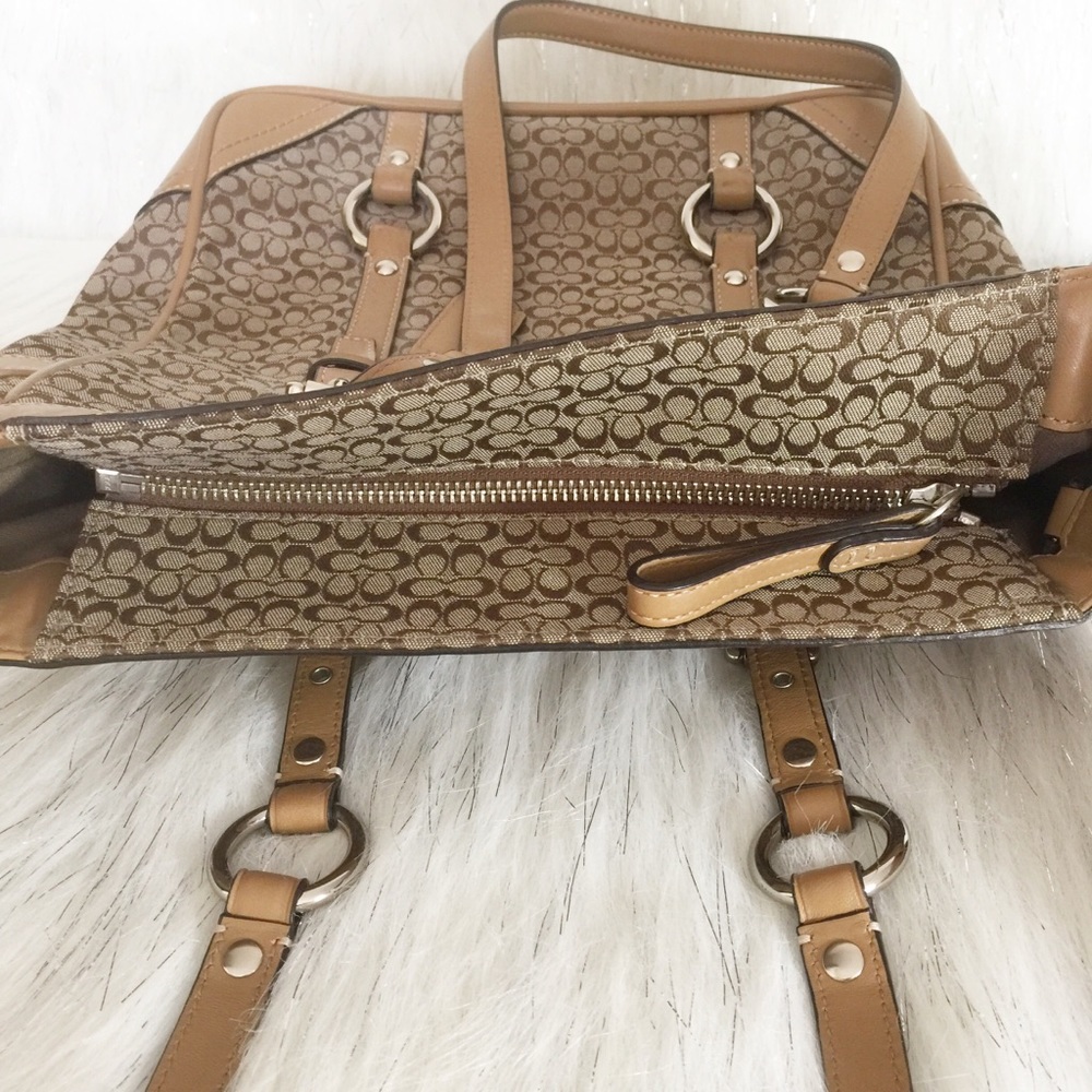 Authentic coach mini signature tan leather handbag - Picture 4 of 6